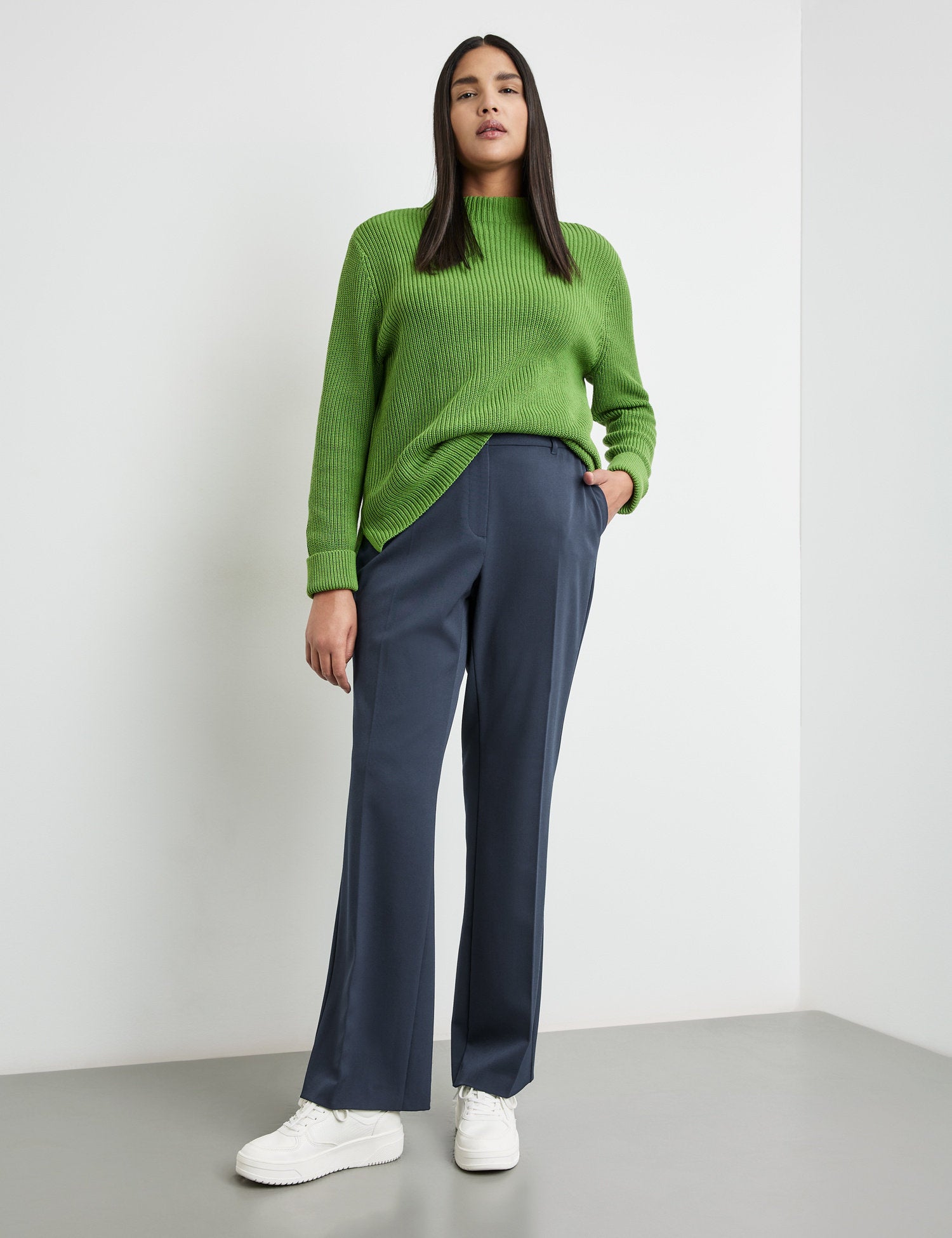 Smart Trousers With A Wide Leg Greta_320222-21321_8450_01