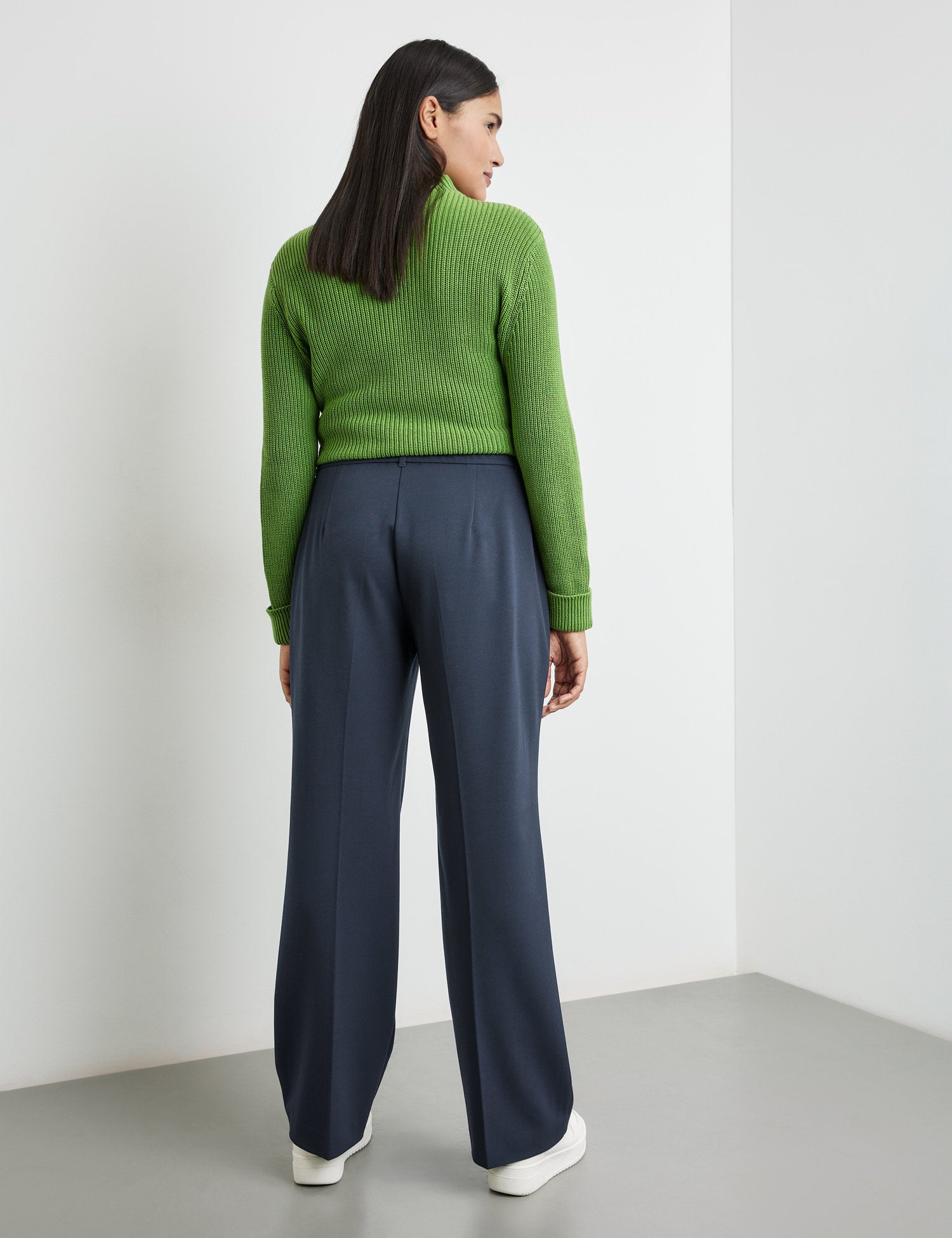 Smart Trousers With A Wide Leg Greta_320222-21321_8450_06