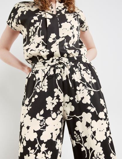 Wide 3/4-Length Palazzo Trousers With A Floral Pattern
