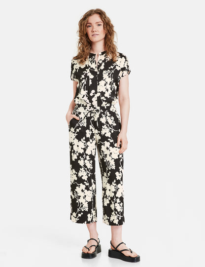 Wide 3/4-Length Palazzo Trousers With A Floral Pattern