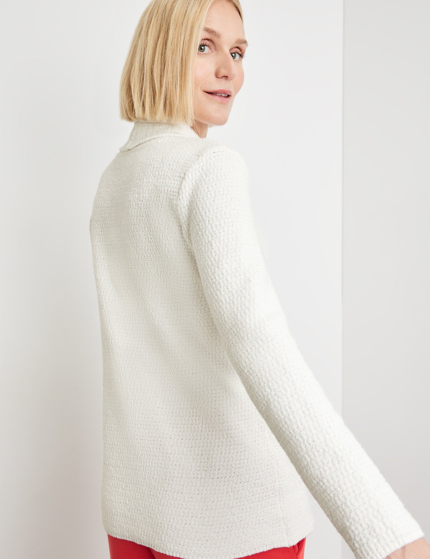 Cardigan In A Textured Knit With A Double-Breasted Button Placket_330019-35738_99700_06