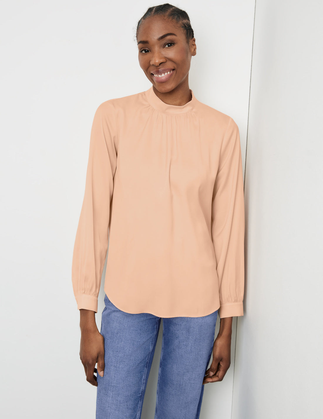 Flowing Blouse With A Stand-Up Collar_360067-31460_60709_01