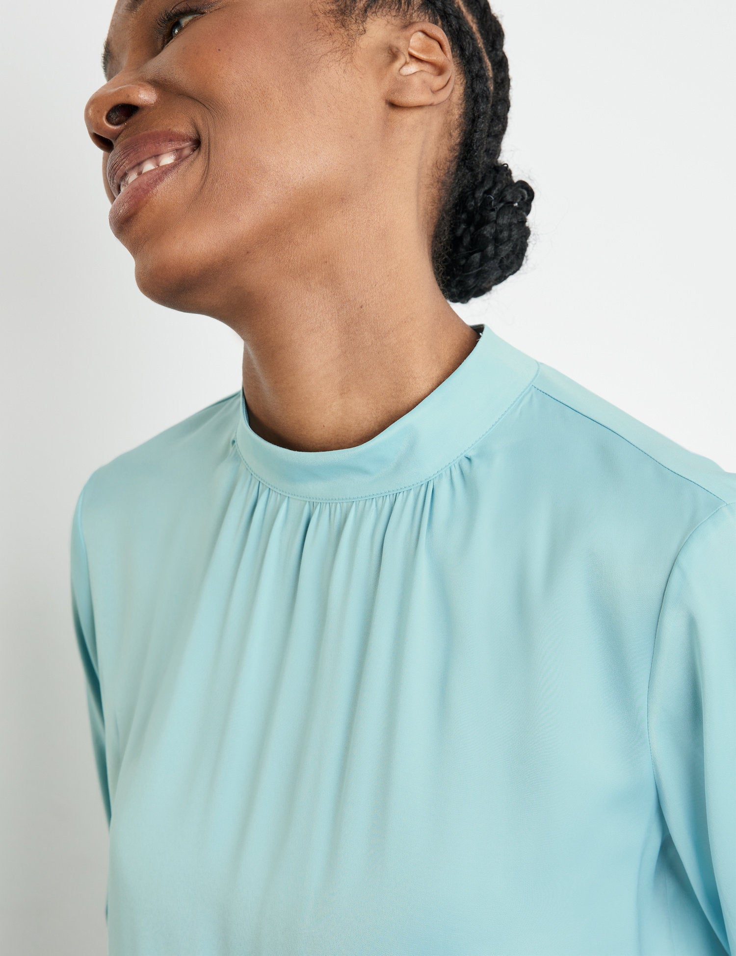 Flowing Blouse With A Stand-Up Collar_360067-31460_80938_04