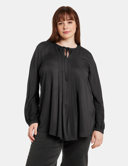 Blouse With A Pintuck Panel_360207-21212_1100_07