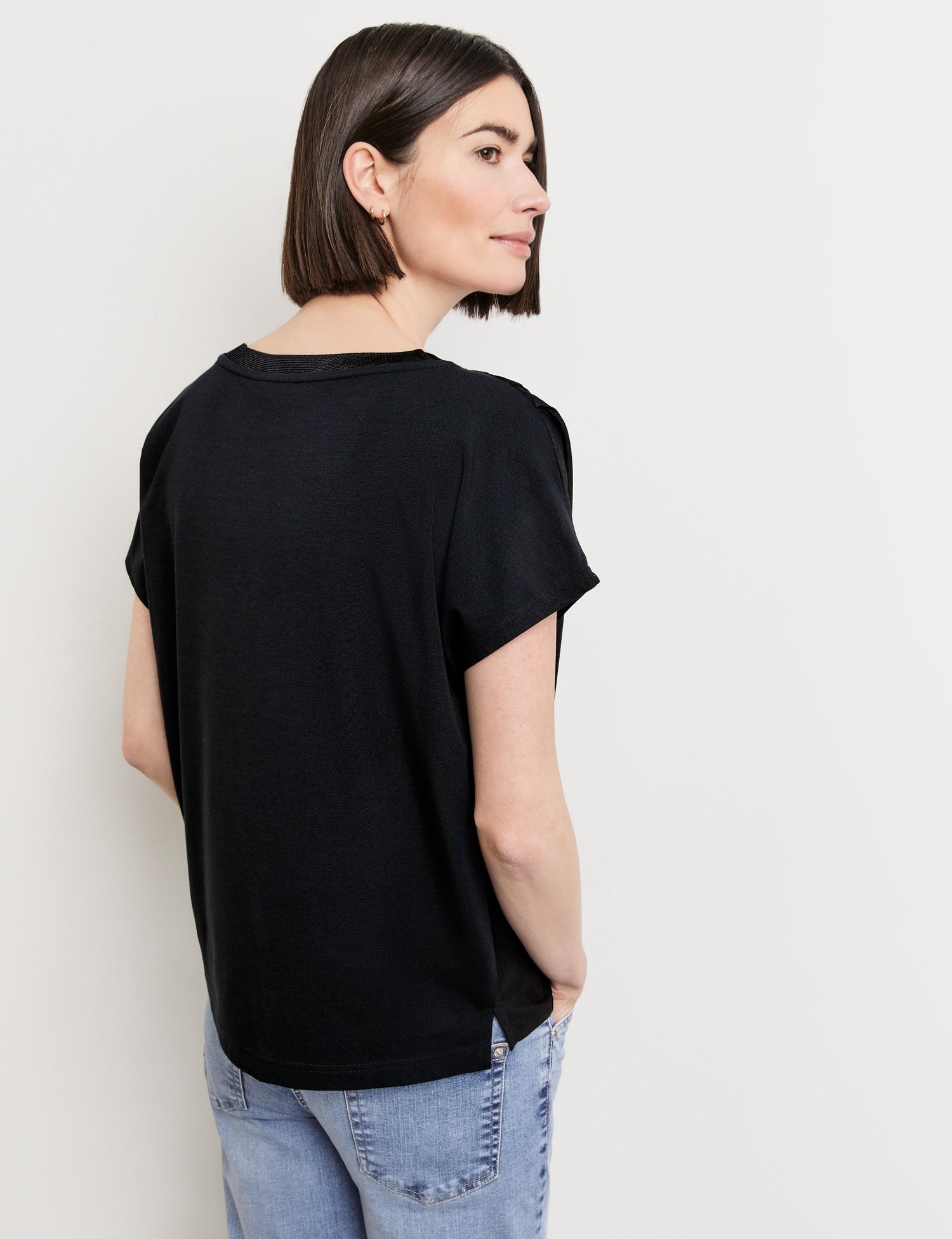 Short Sleeve Top With Fabric Panelling_370211-35019_8068_06