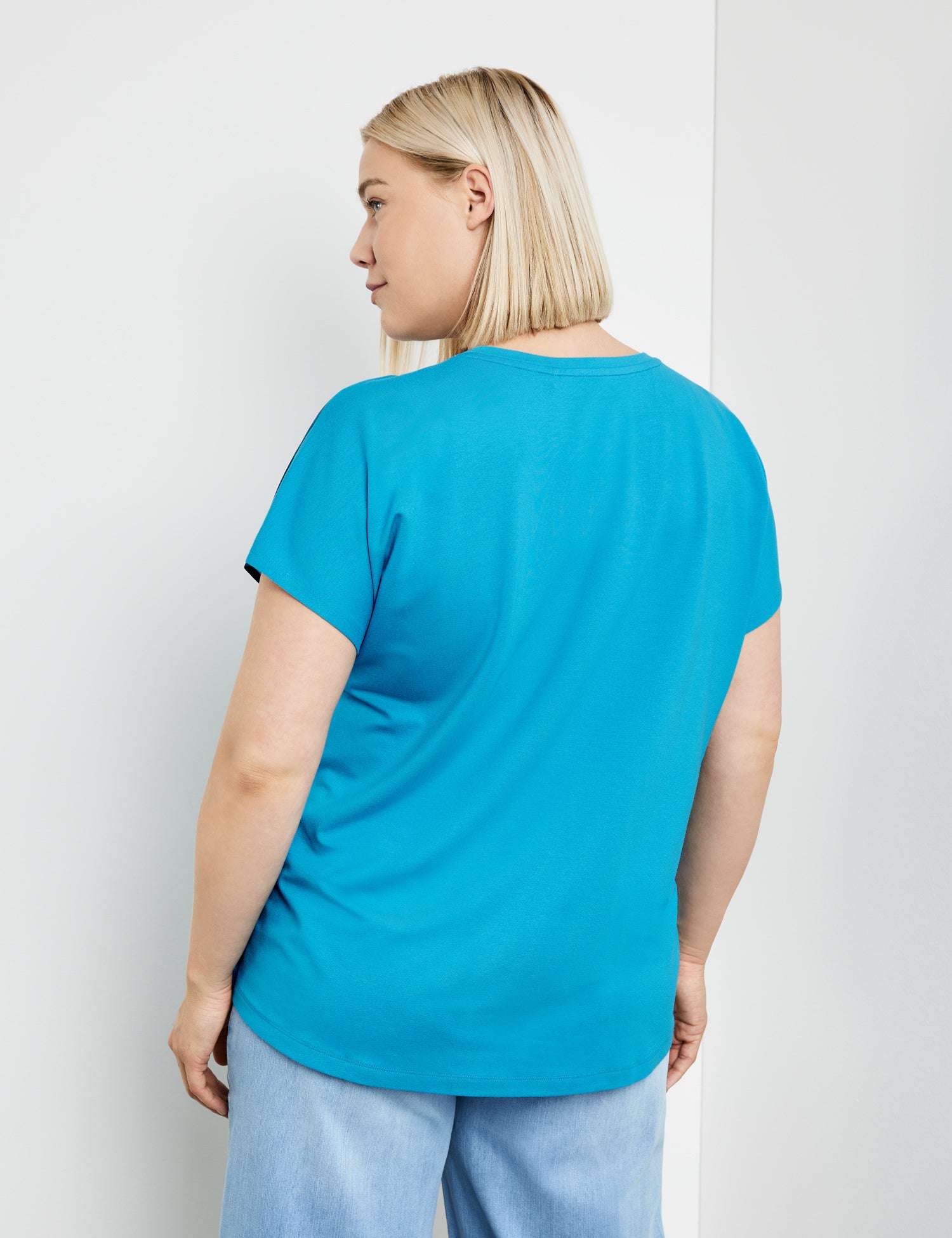 Short Sleeve Top With A Satin Front_06