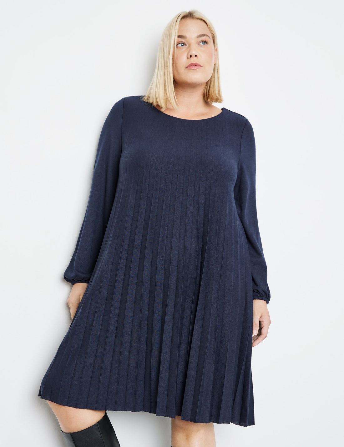 Pleated Skirt Made Of Soft Jersey_381211-26418_8450_01