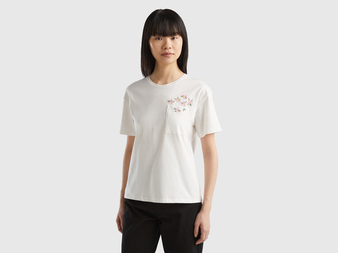 T-Shirt With Pocket And Embroidery_3BL0D106M_0Z3_01