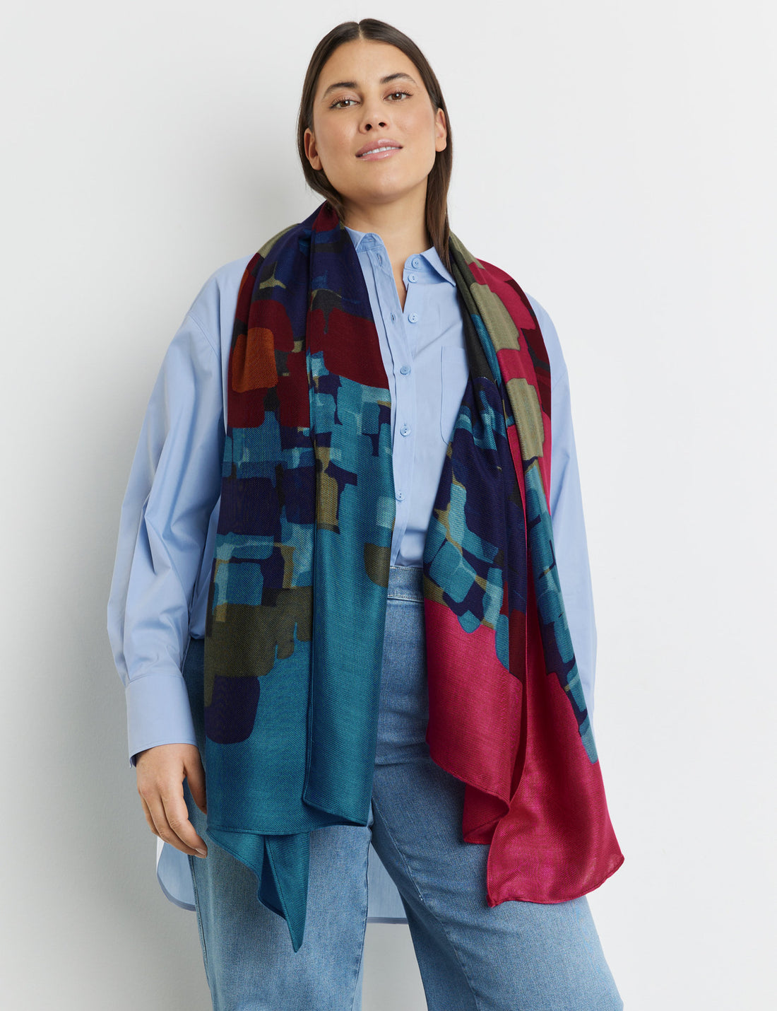 Soft Scarf With A Bright Print_400002-23102_8822_01
