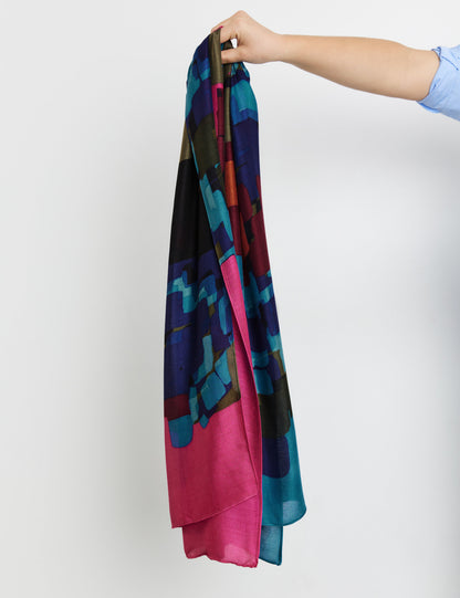 Soft Scarf With A Bright Print_400002-23102_8822_04