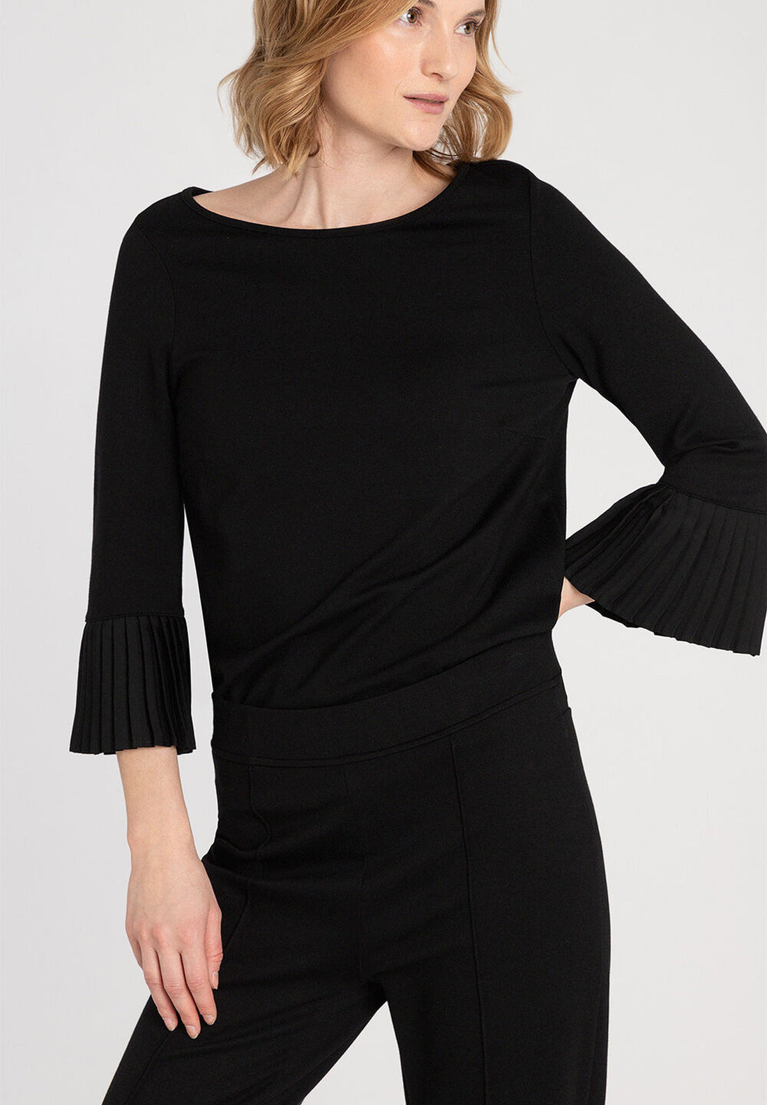 Black Jersey Shirt With Pleated Sleeves_41010202_0790_01