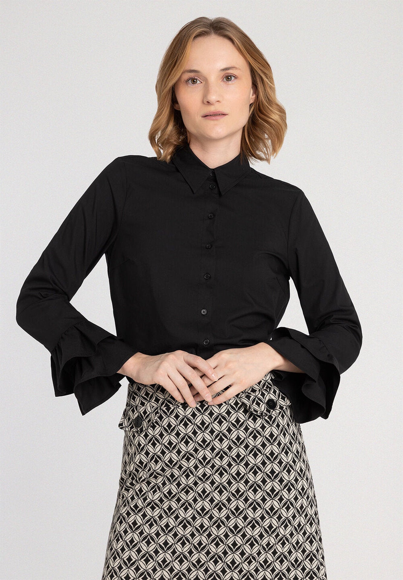 Black Blouse With Statement Sleeves_41012005_0790_01