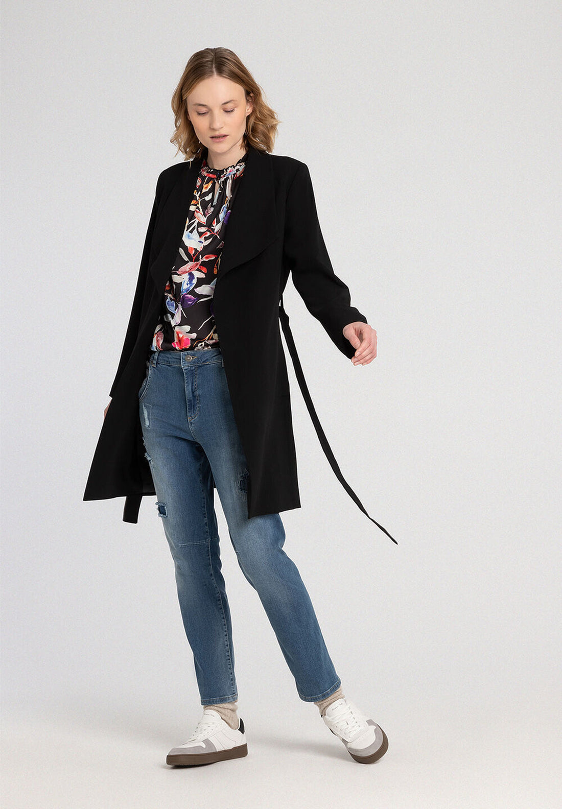 Black Coat With Spade Collar_41017000_0790_02