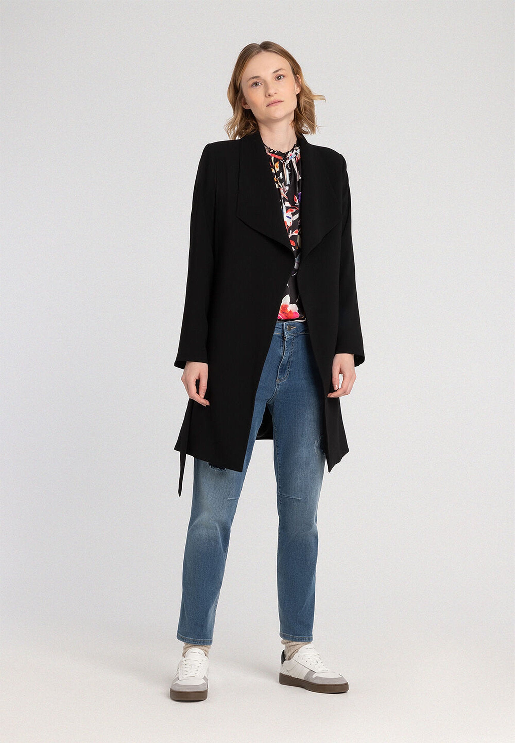 Black Coat With Spade Collar_41017000_0790_03