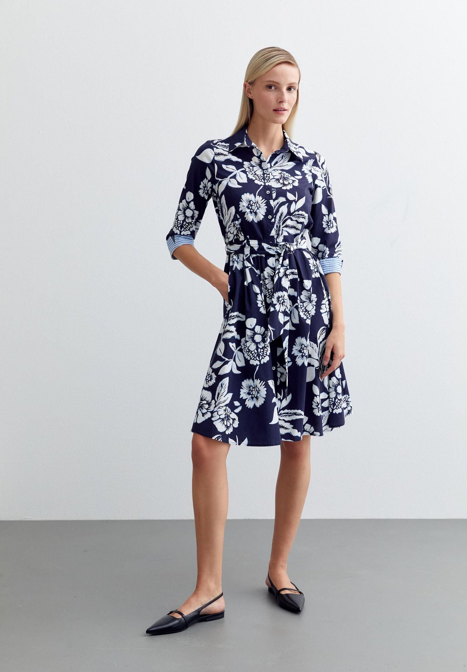 Navy &amp; White Flower Print Shirt Dress_41023052_3379_01