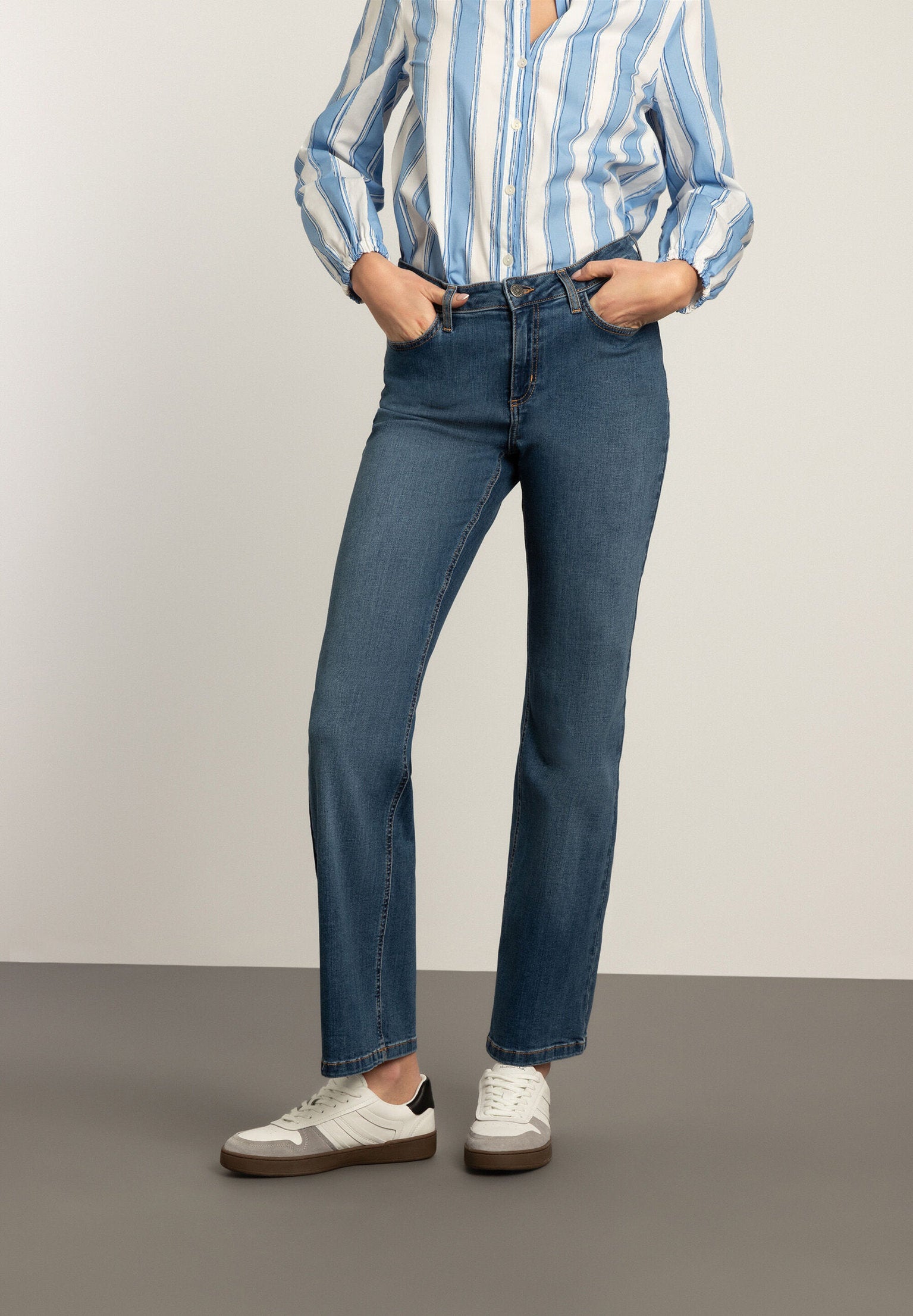 Blue Denim Wide Marlene Jeans_41824419_0962_01