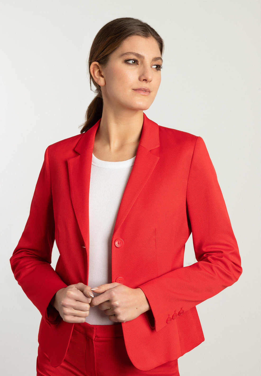 Red Blazer With A Fine Structure_41826576_0537_01
