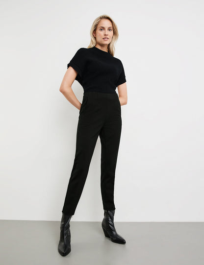 7/8-Length Stretch Trousers In A Slim Fit_420415-11257_1100_01