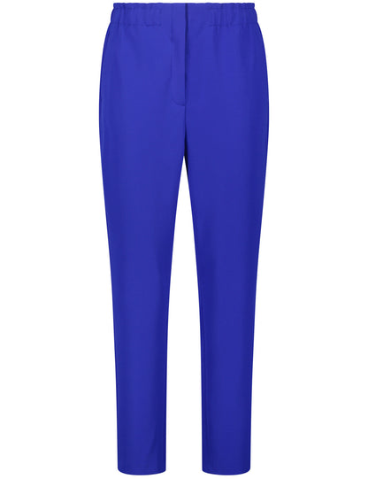 Flowing 7/8-Length Trousers In A Slim Fit_420430-11355_8790_02