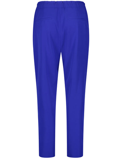 Flowing 7/8-Length Trousers In A Slim Fit_420430-11355_8790_03