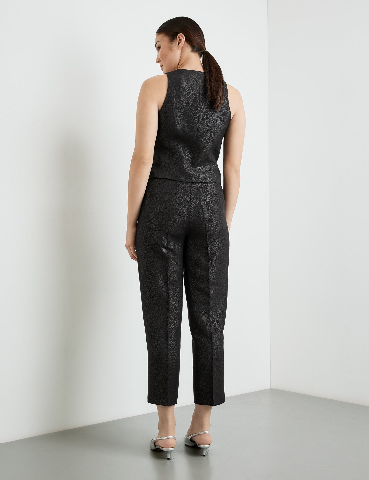 3-4-Length Trousers Made Of Shiny Jacquard_420433-11352_1100_06