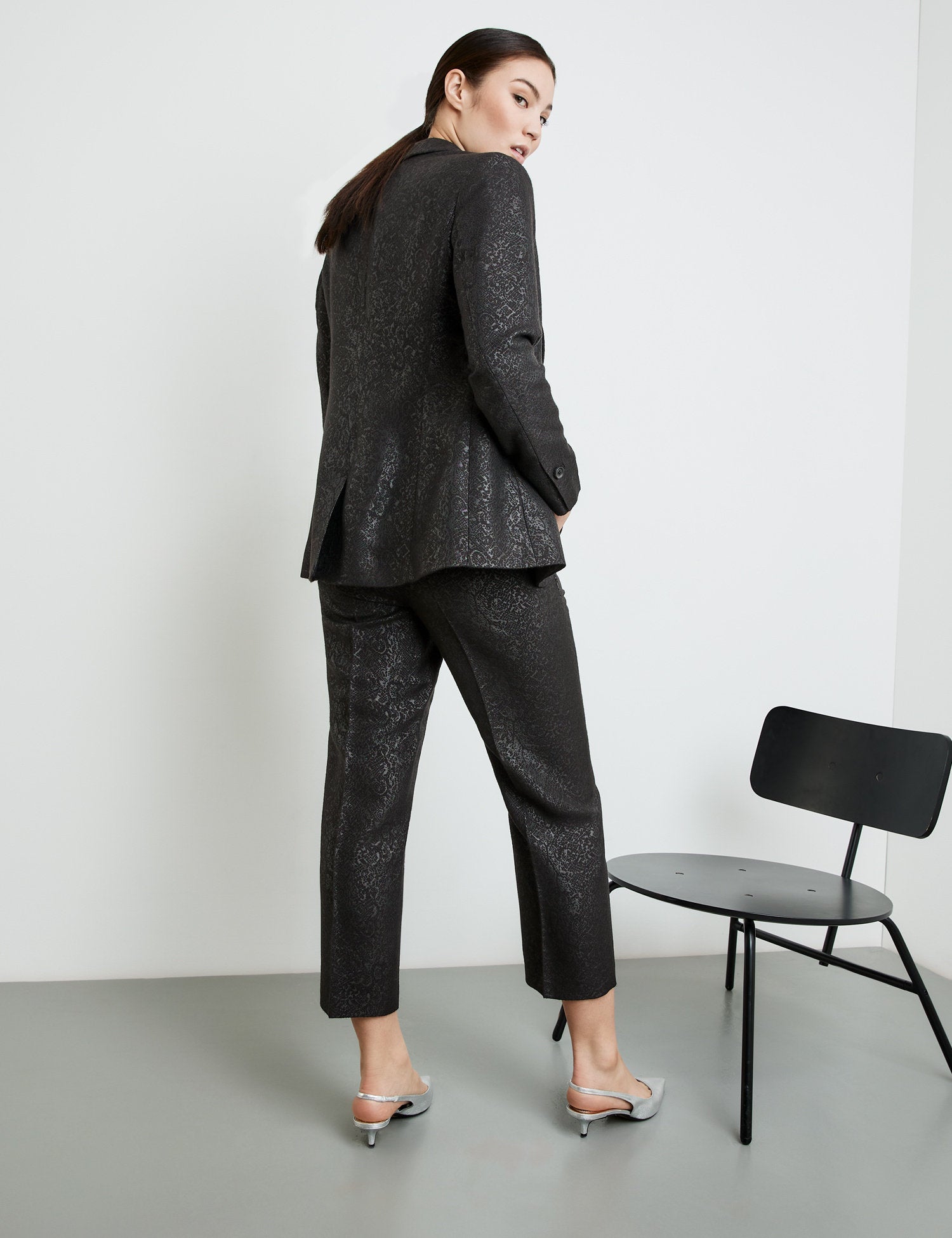 Shiny Jacquard Blazer_430417-11352_1100_06