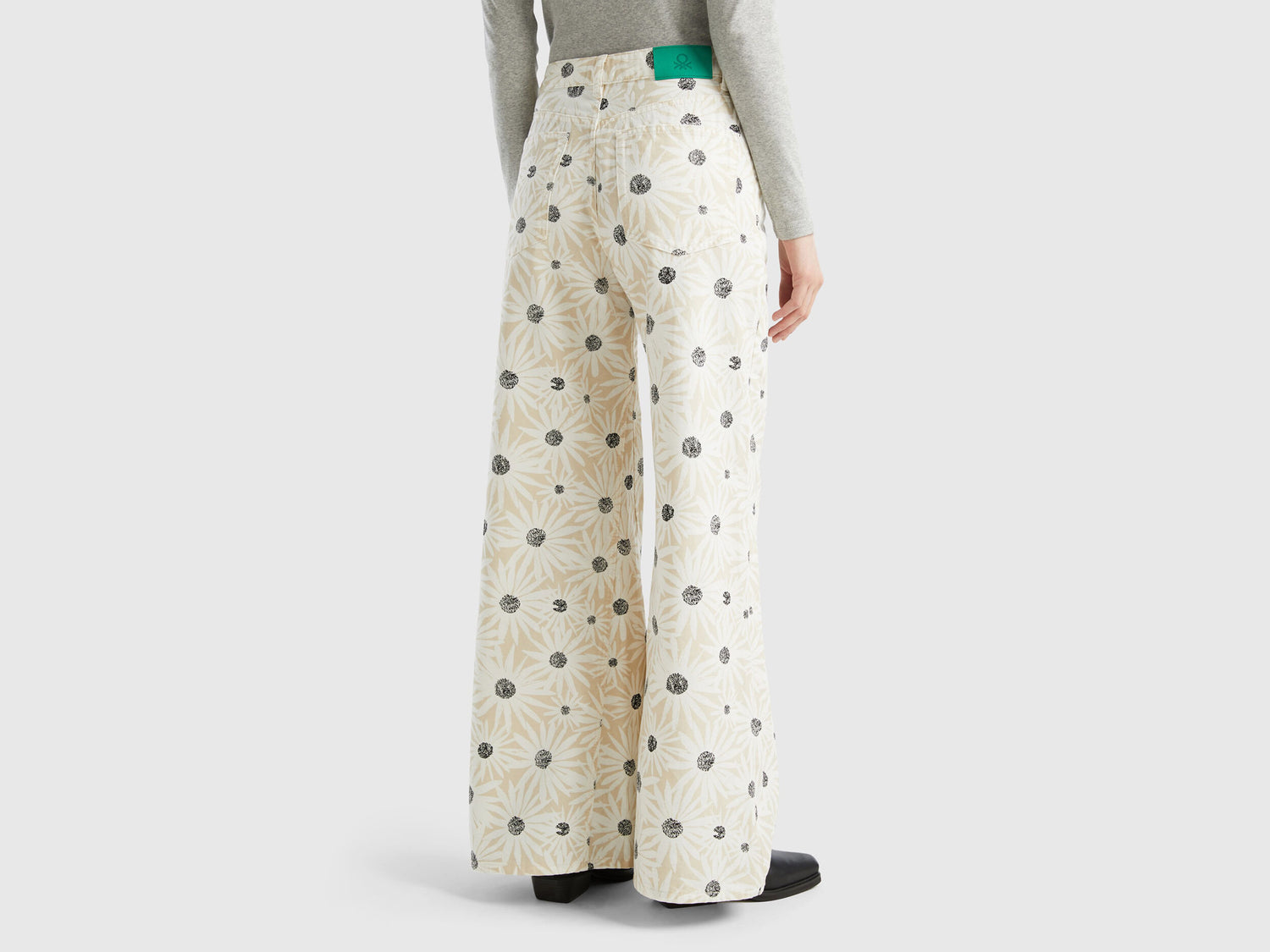 Wide Trousers With Floral Print_44P2DE01O_84L_02