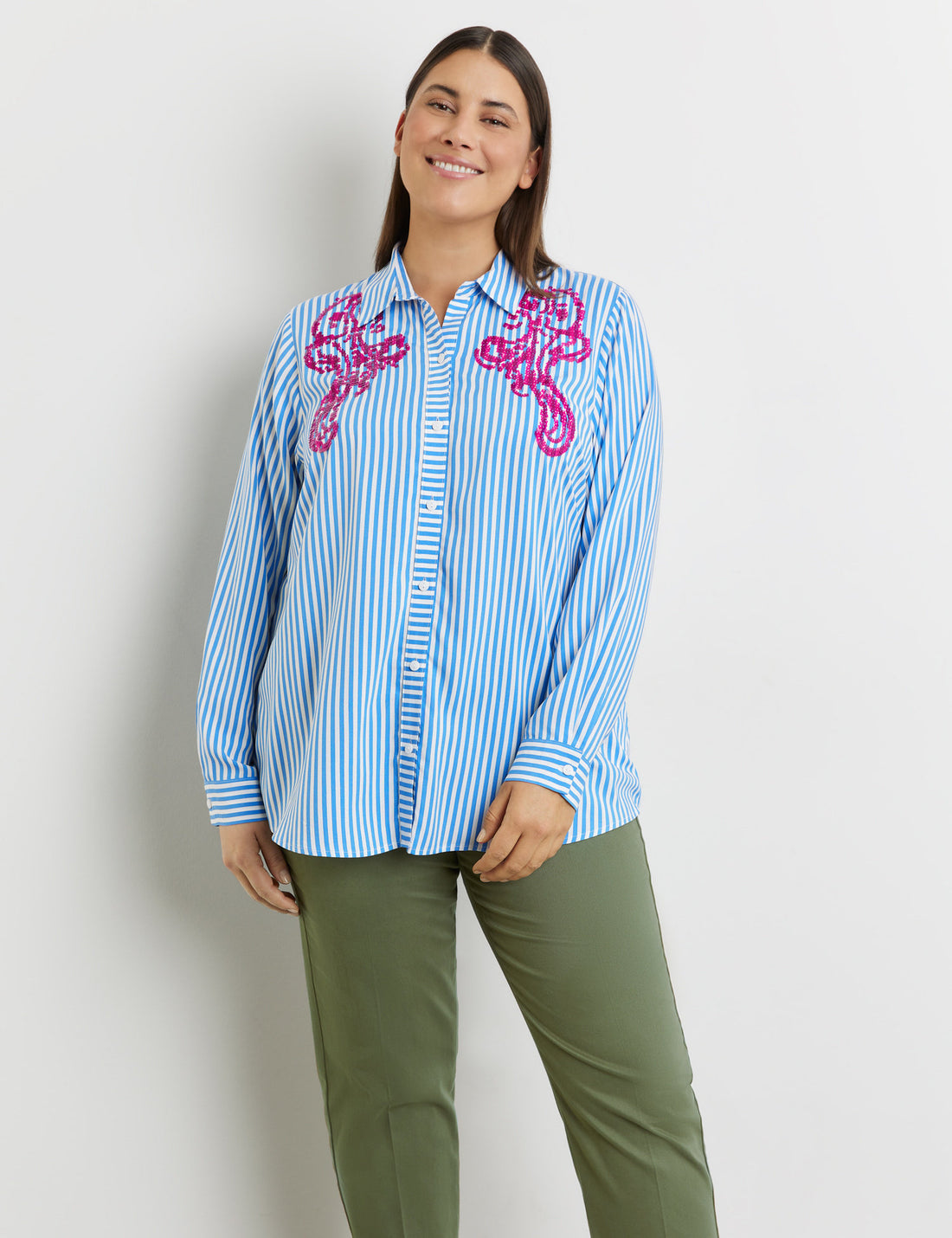 Striped Blouse With Sequin Embellishment_460001-21002_8822_01
