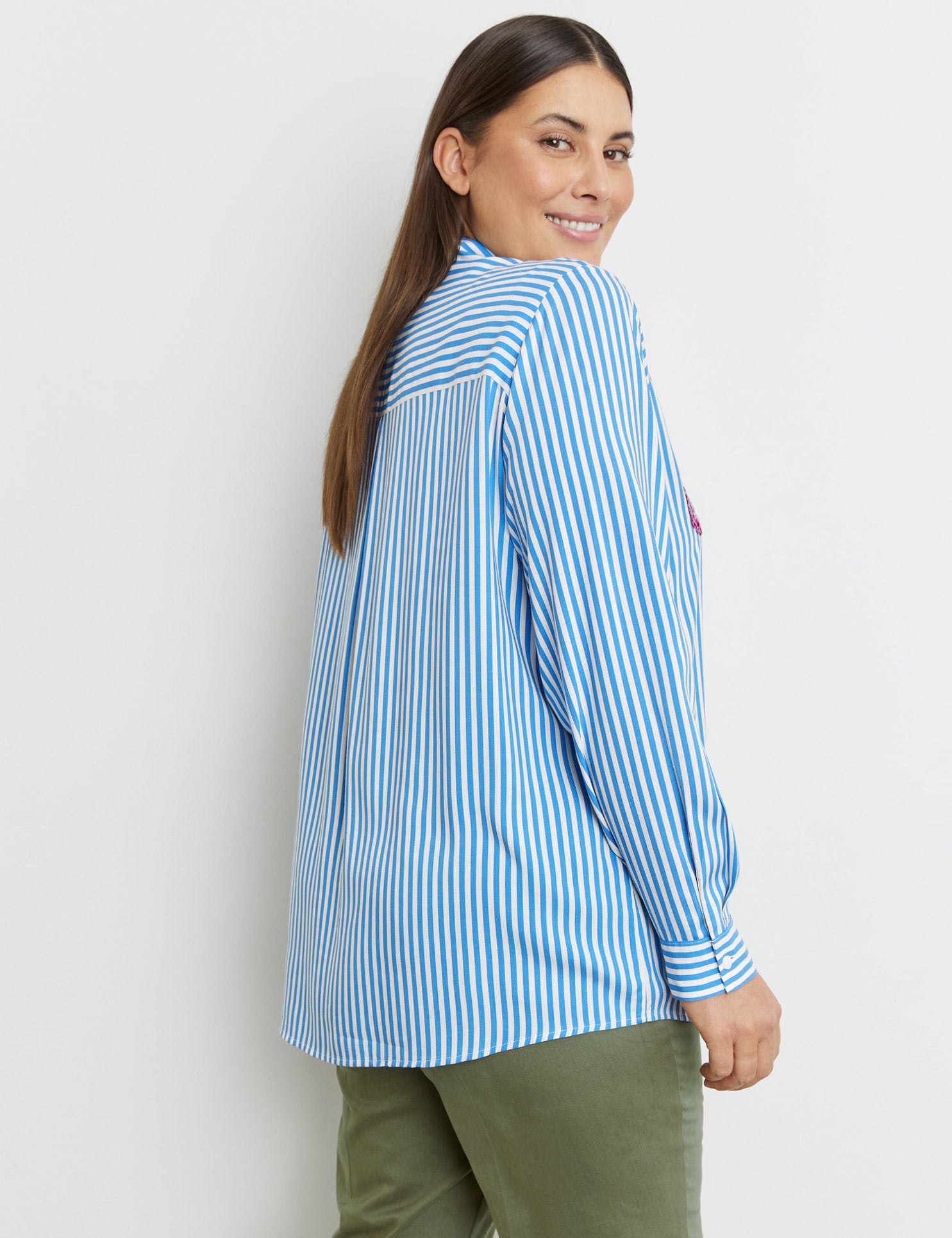 Striped Blouse With Sequin Embellishment_460001-21002_8822_06