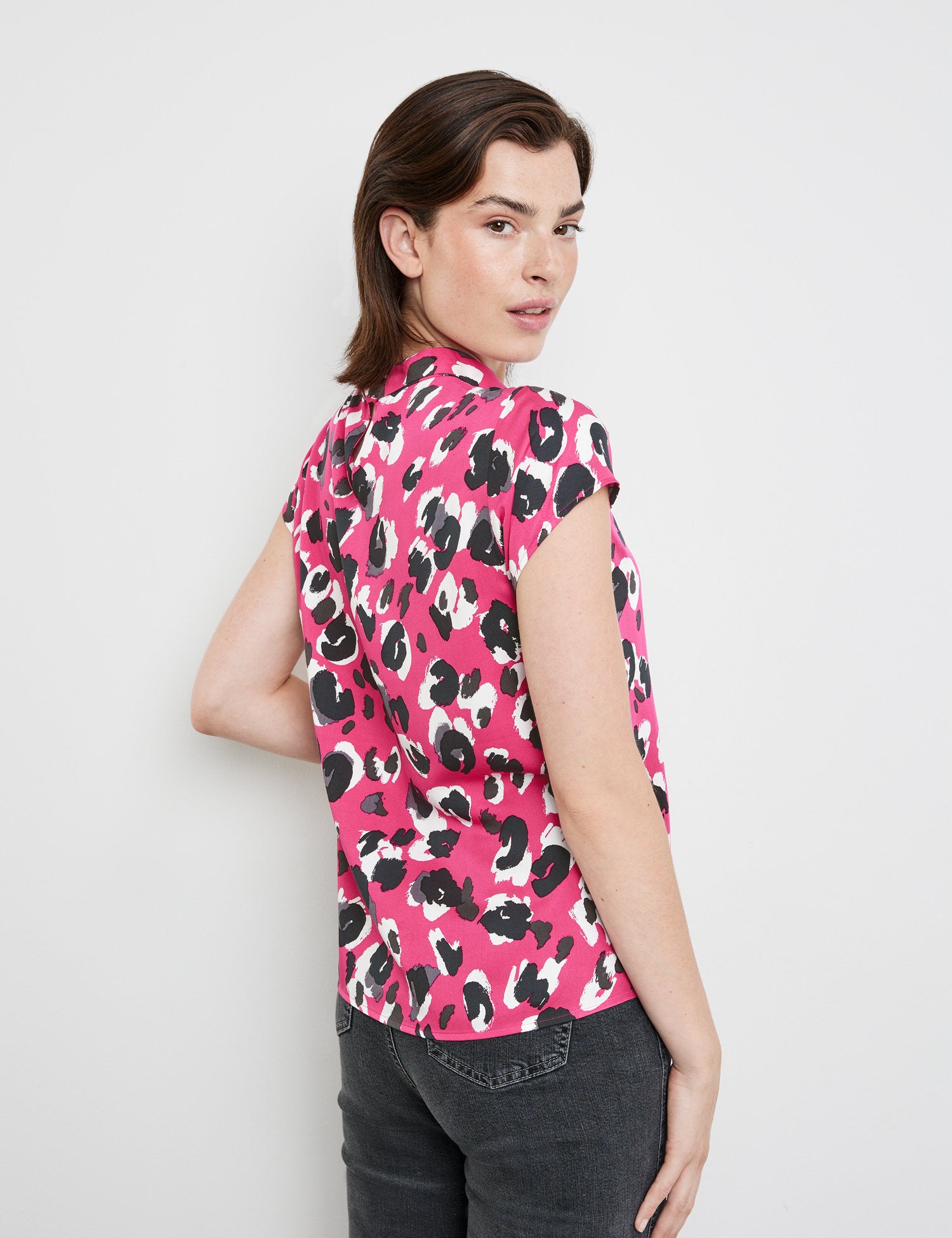 Blouse Top With A Leopard Pattern_460409-11210_3402_06