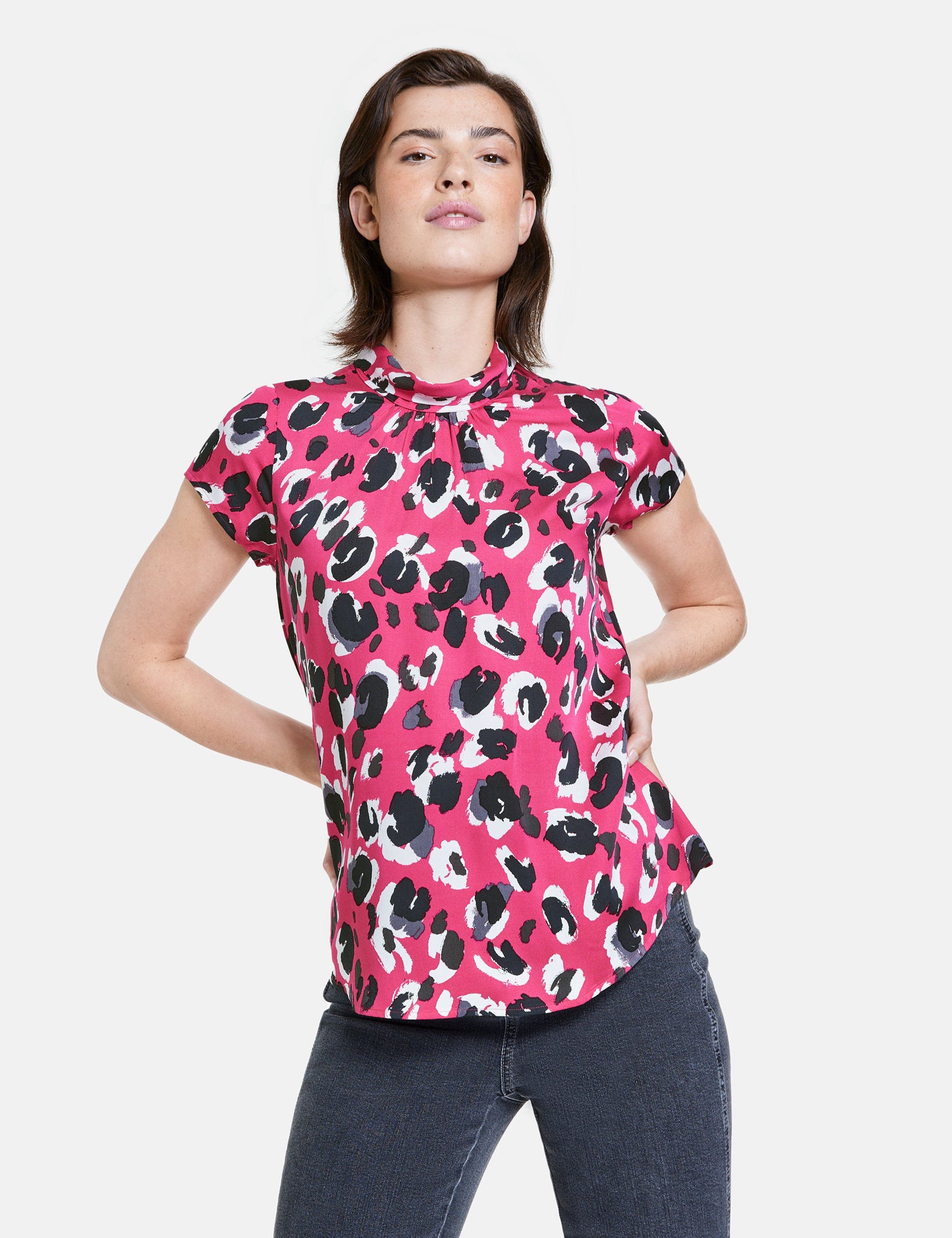 Blouse Top With A Leopard Pattern_460409-11210_3402_07
