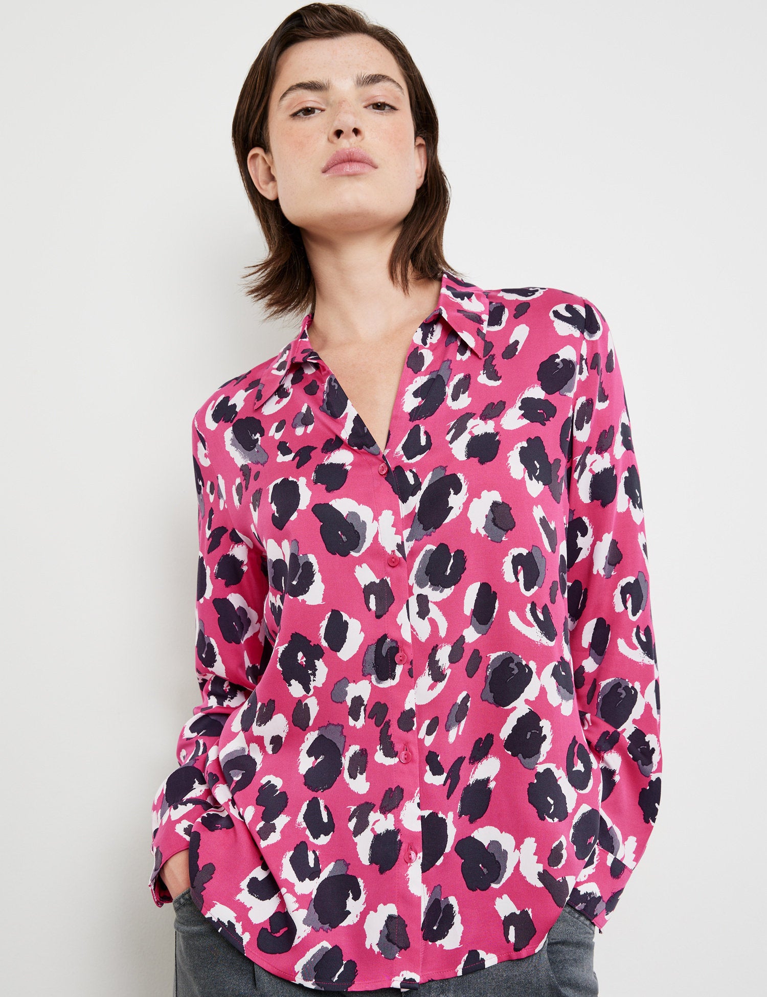 Blouse With An Animal Print_460420-11210_3402_01