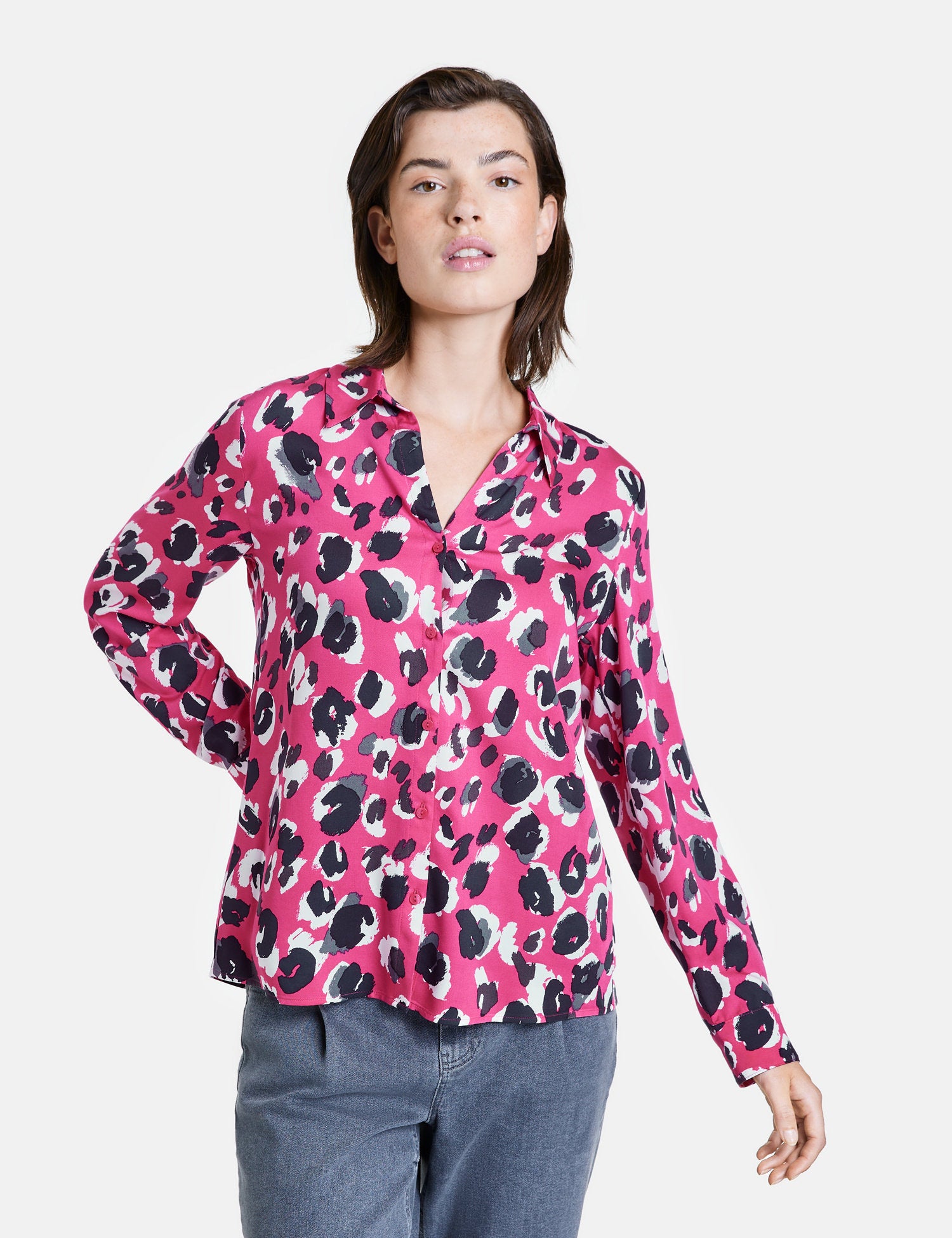 Blouse With An Animal Print_460420-11210_3402_07