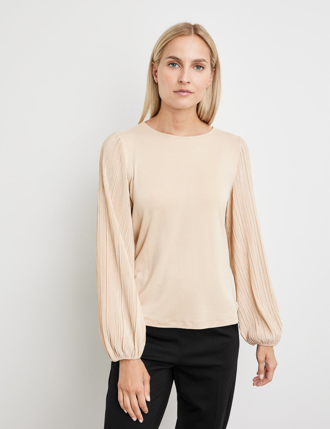 Blouse Top With Pleated Sleeves_471417-16319_9480_01
