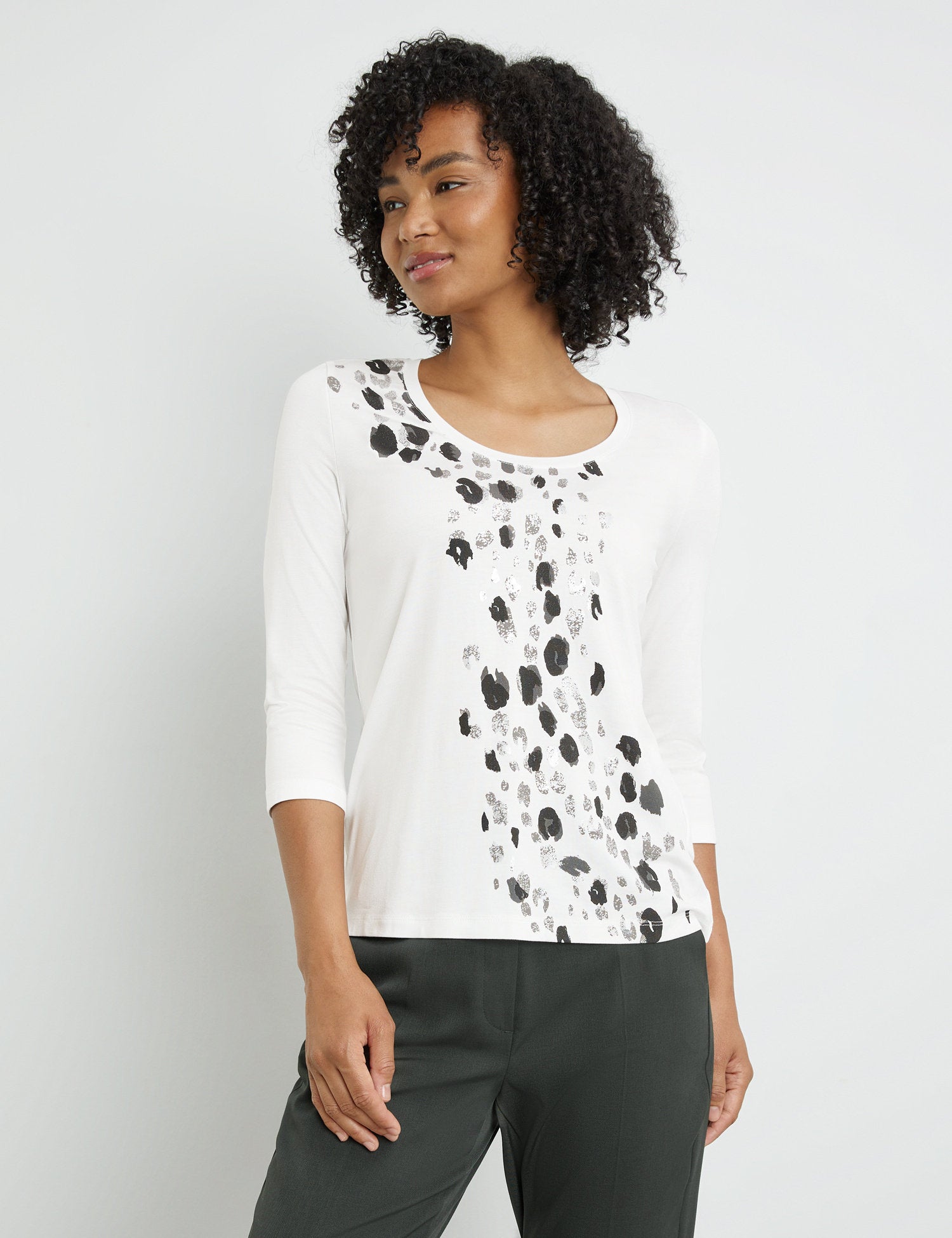 3/4 Sleeve Top With An Animal Print_471447-16330_9702_01