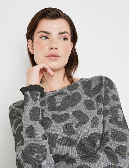 Jumper With A Leopard Pattern_472404-15305_2202_04