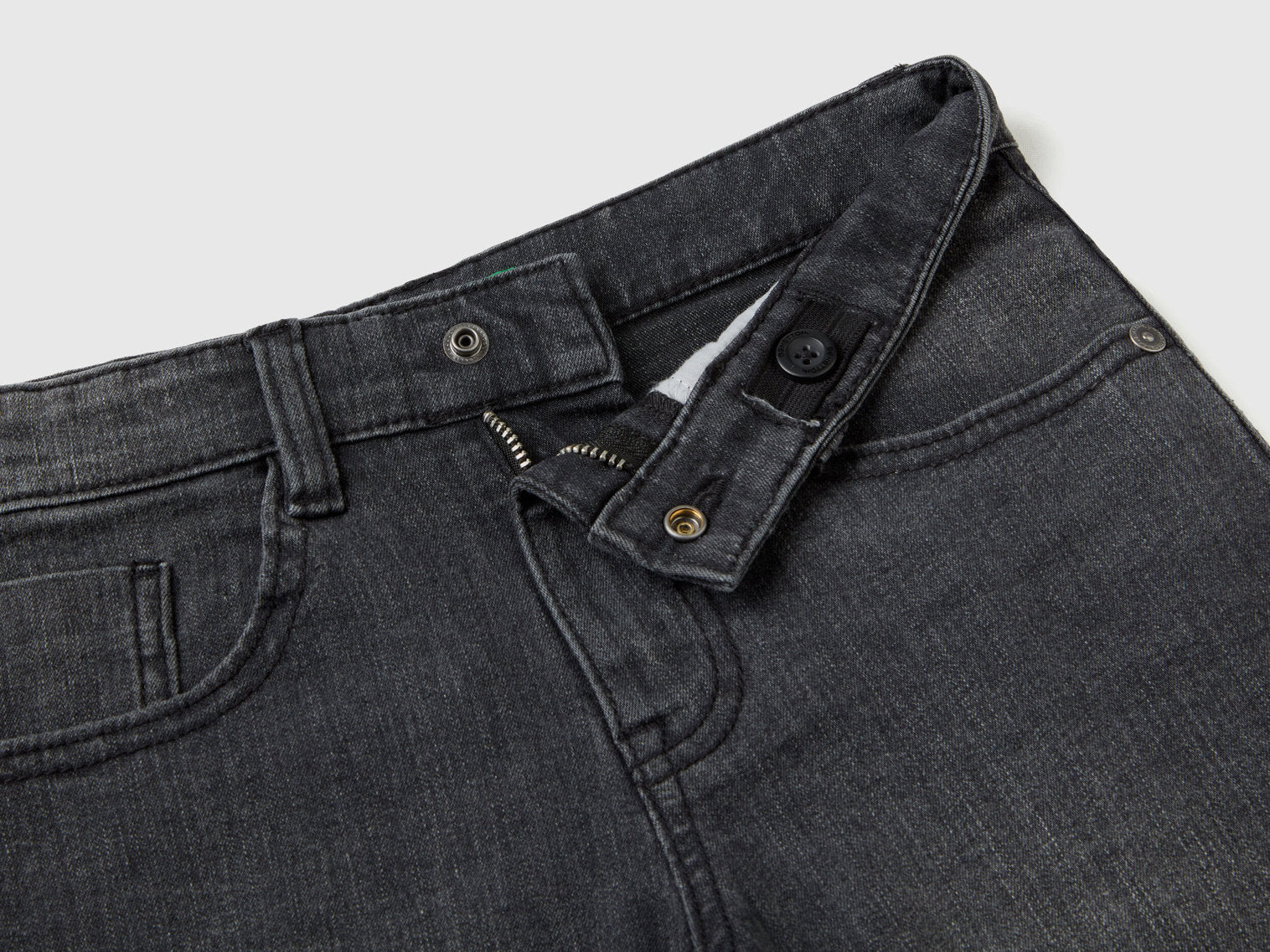 Slim Fit Bermudas In "Eco-Recycle" Denim_4XA2C9013_700_03