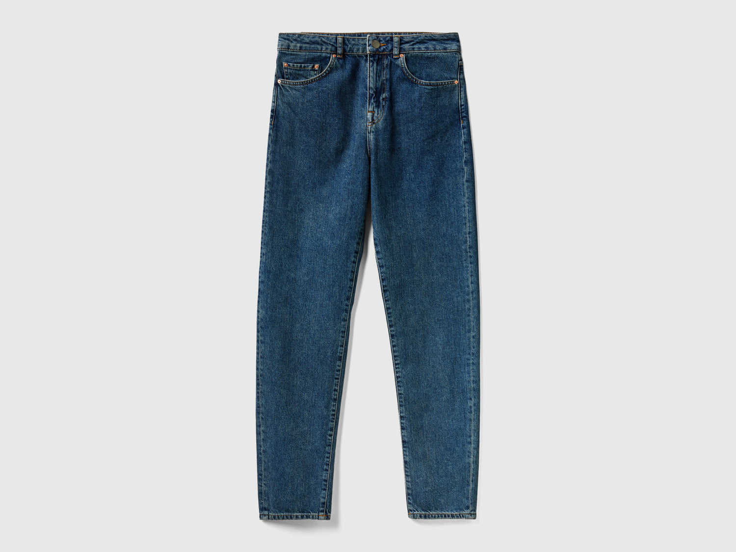 Five-Pocket Dad Fit Jeans_4YO7DE01B_901_04
