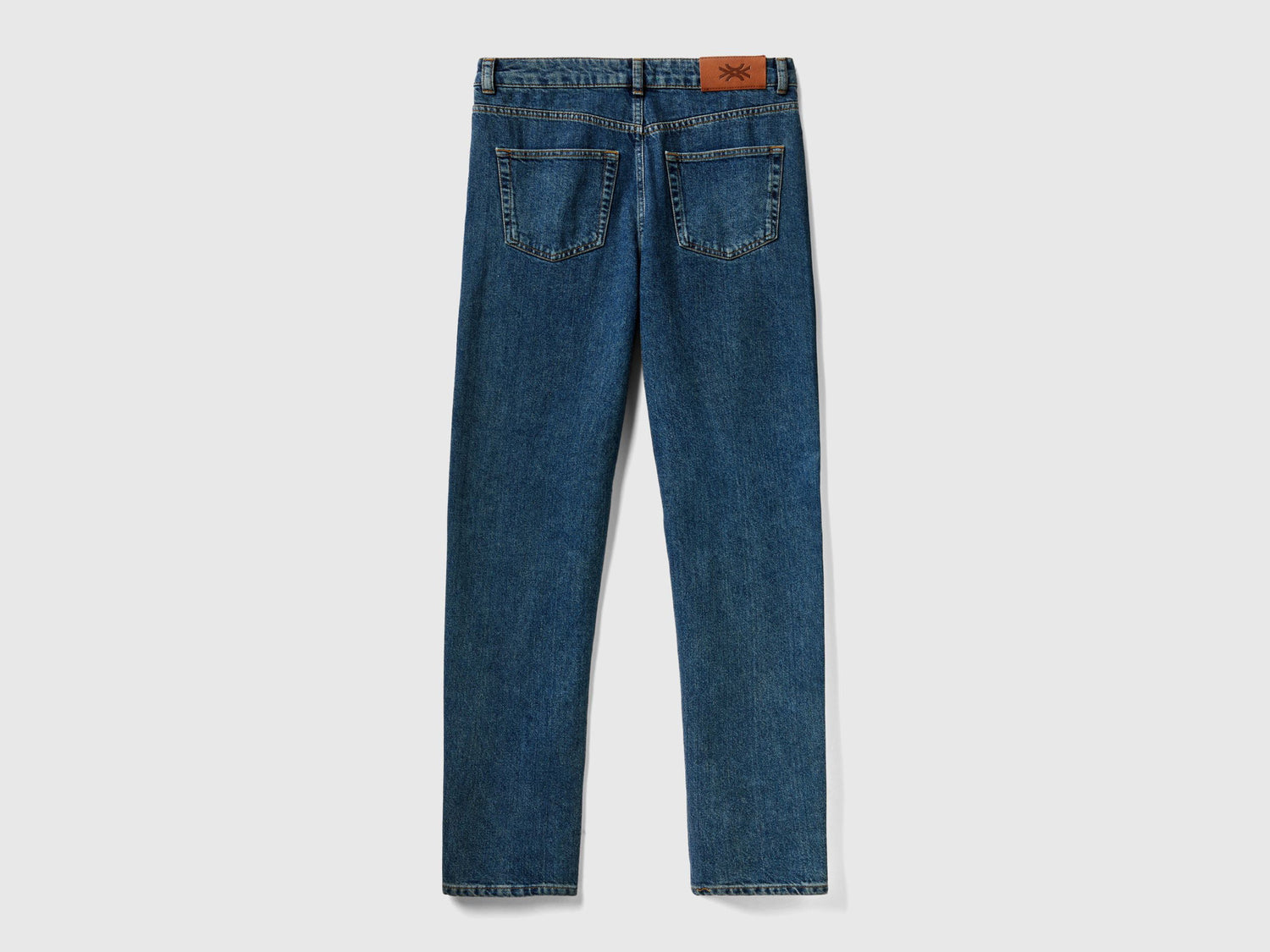 Five-Pocket Dad Fit Jeans_4YO7DE01B_901_05