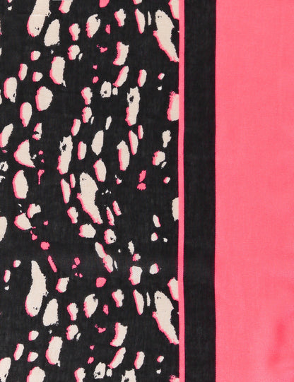 Soft Scarf With A Print_500302-13101_1102_03