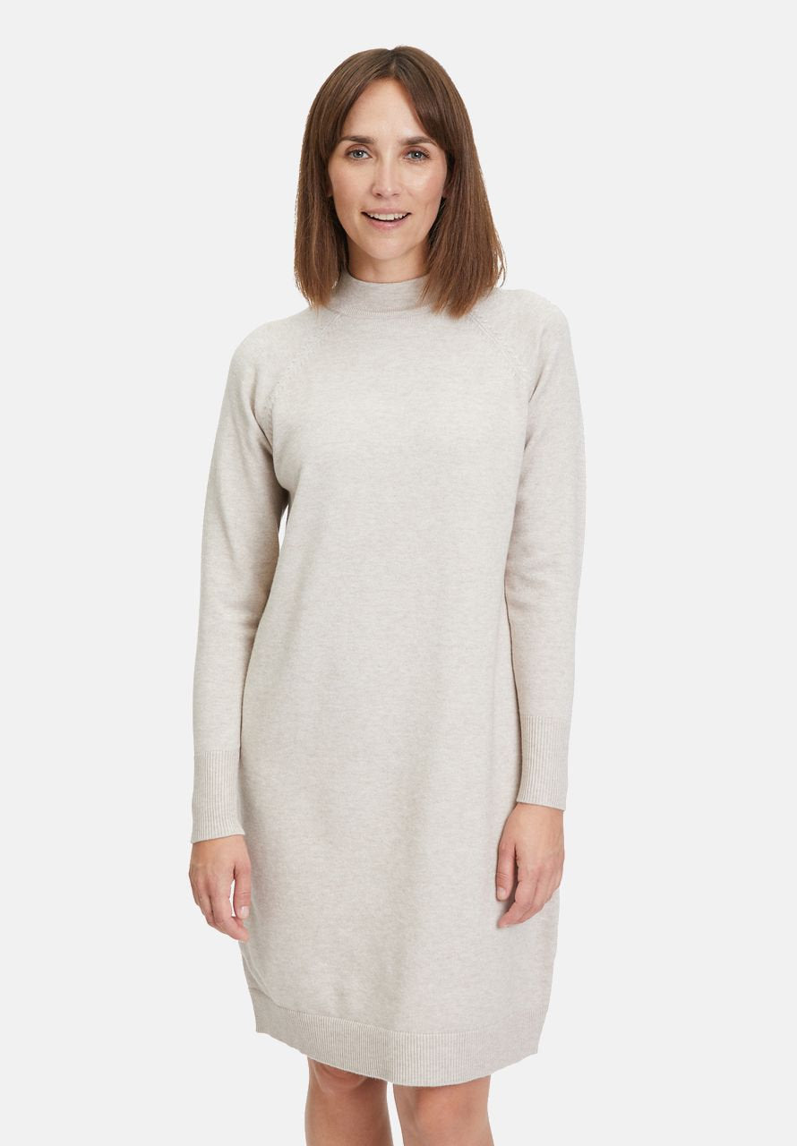 Sweater Dress With Stand-Up Collar_5015-1026_7715_01