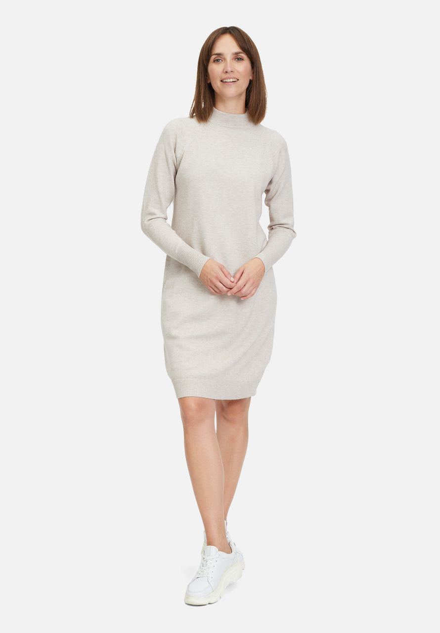 Sweater Dress With Stand-Up Collar_5015-1026_7715_02