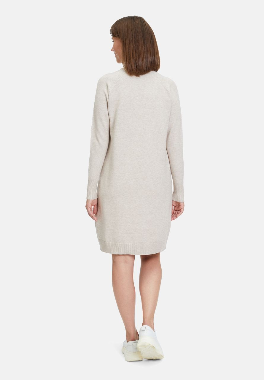 Sweater Dress With Stand-Up Collar_5015-1026_7715_03