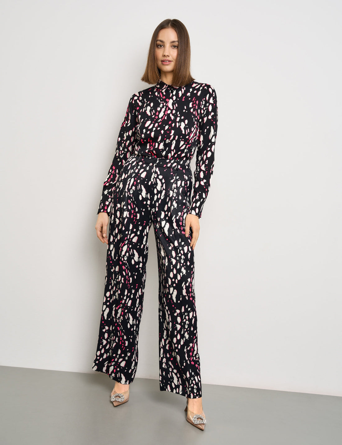 Fine Palazzo Trousers With A Wide Leg_520301-11004_1102_01