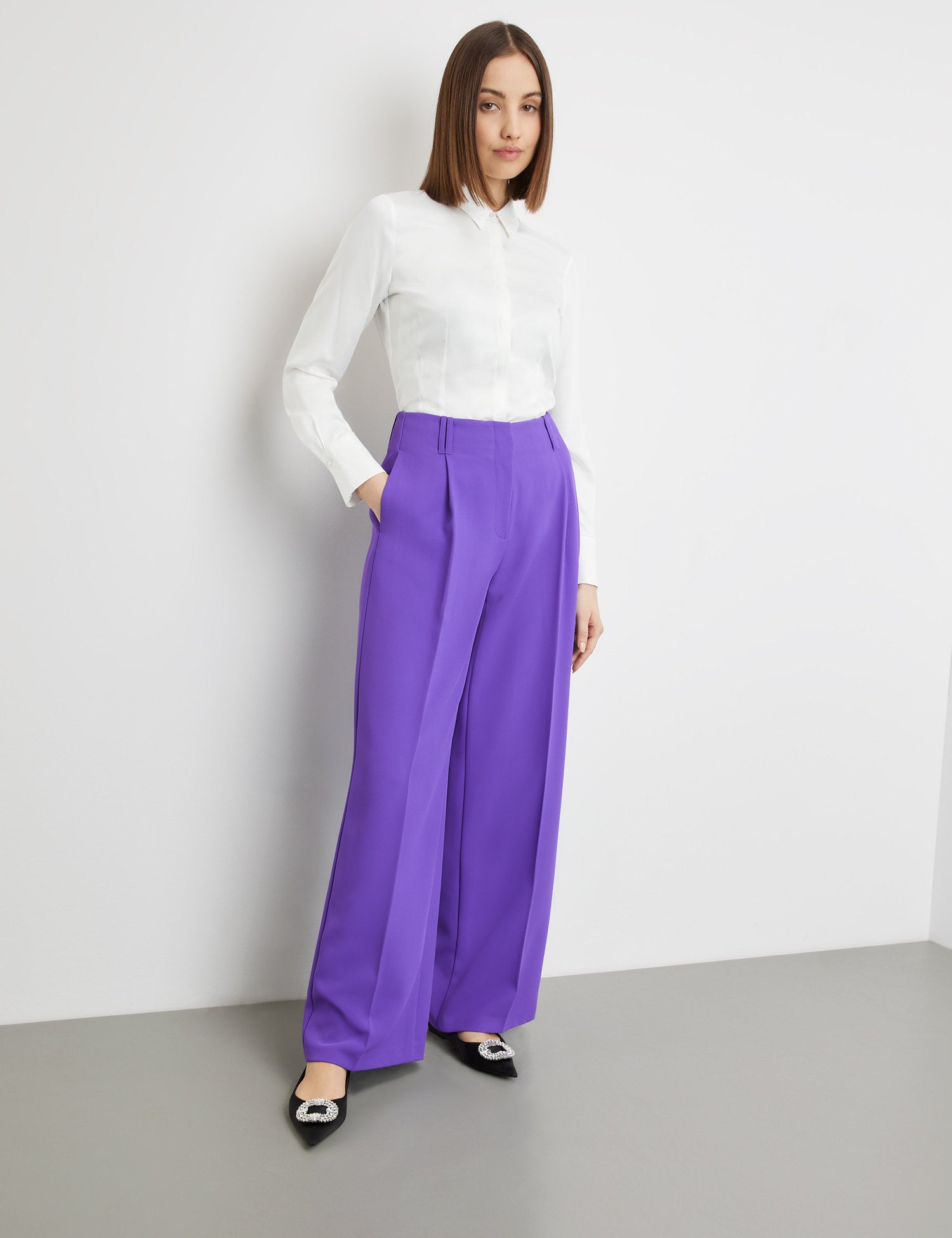 Elegant Wide-Leg Trousers Made Of Stretch Fabric_520303-11054_8810_01