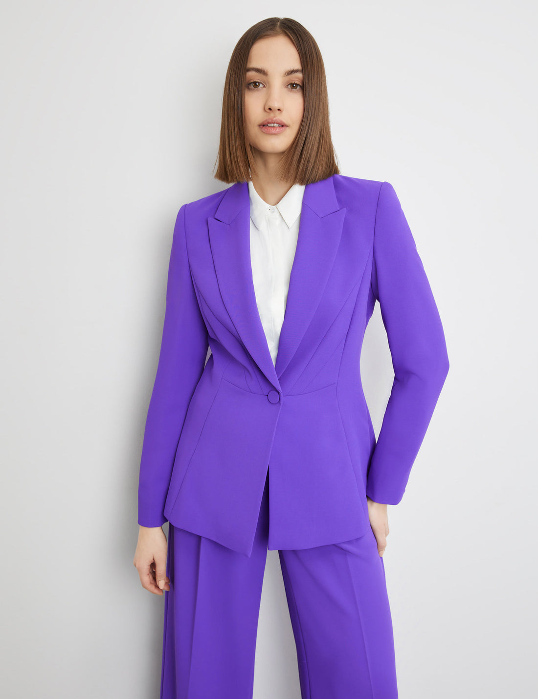 Fitted Blazer Made Of Fine Fabric_530302-11054_8810_01