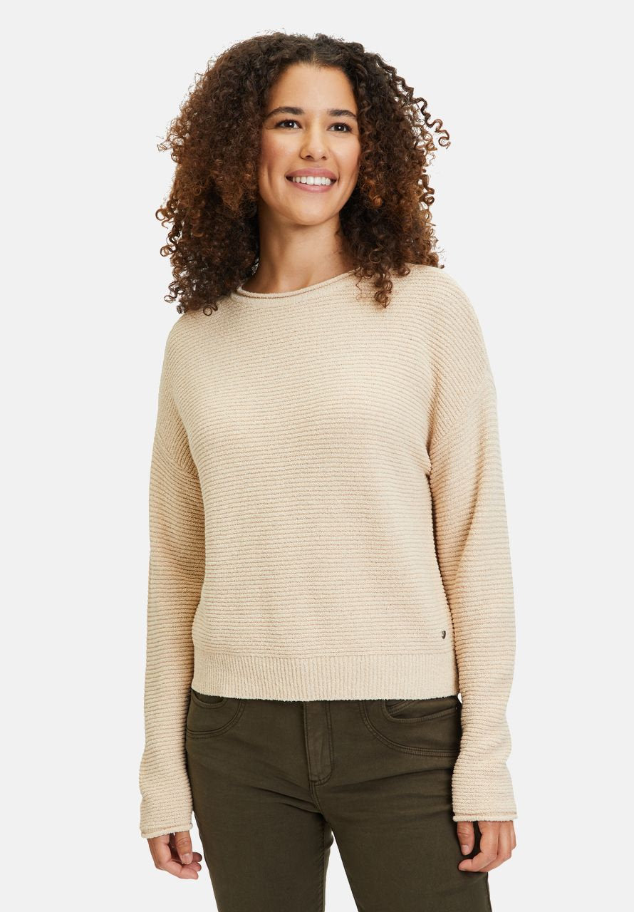 Knitted Sweater With Round Neckline_5615-3037_7300_01