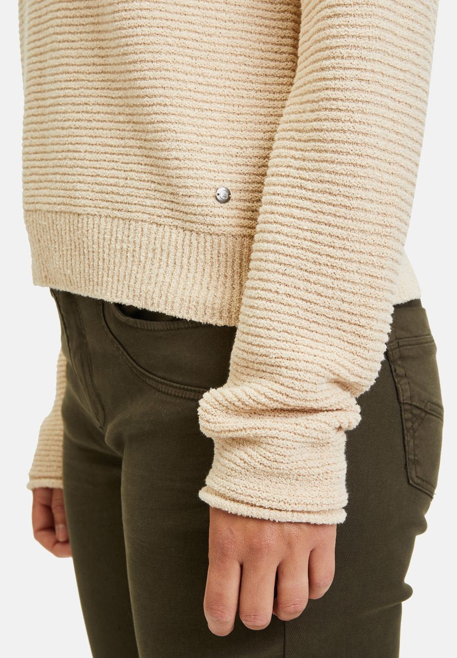 Knitted Sweater With Round Neckline_5615-3037_7300_07