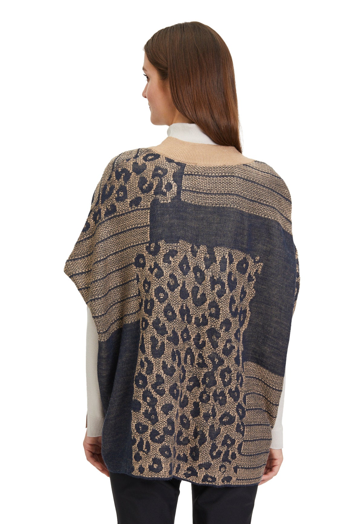 Printed Poncho With Deep V-Neck_5968-2222_7982_04