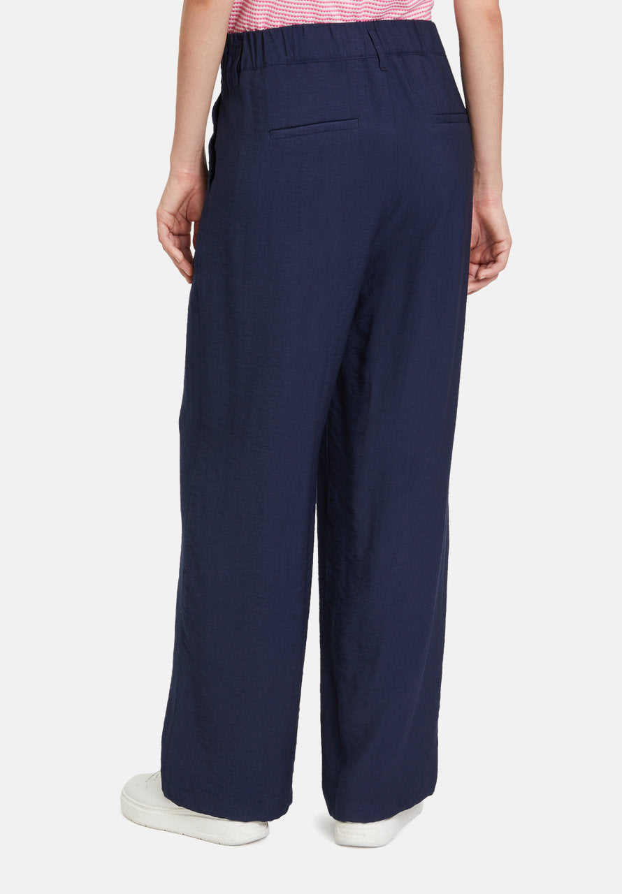 Fabric Trousers With A High Waistband_6452-3299_8543_07